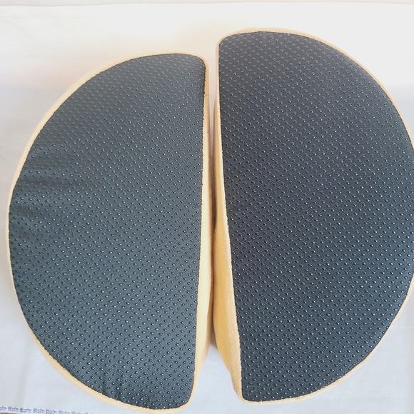 NWOT Thomas English Muffin Slippers - Picture 5 of 6